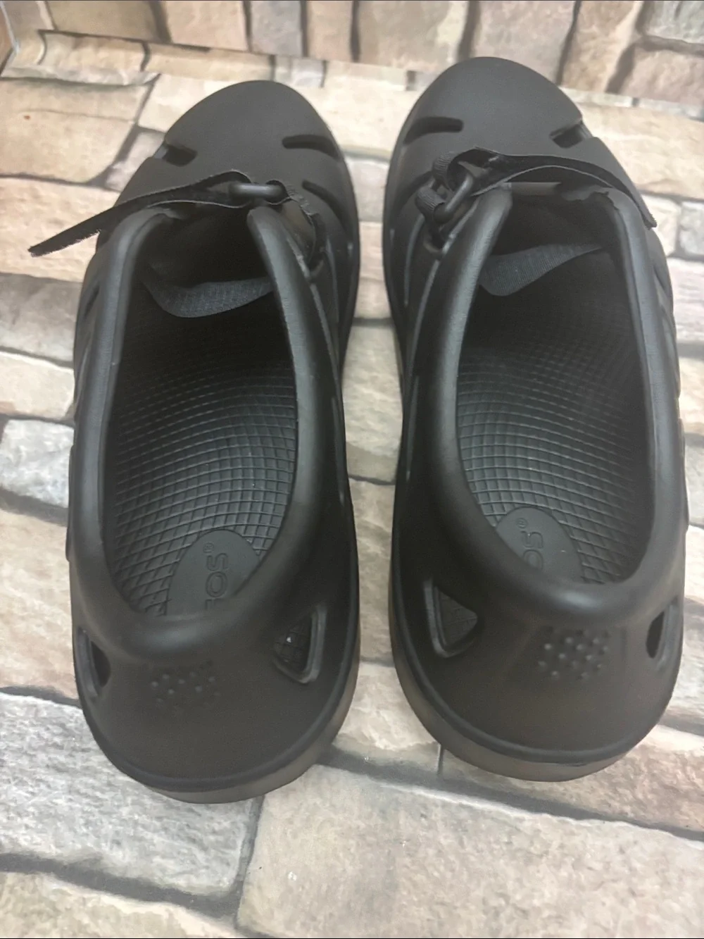 OOFOS OOcandoo recovery sandals in black size men’s 6/women’s 8